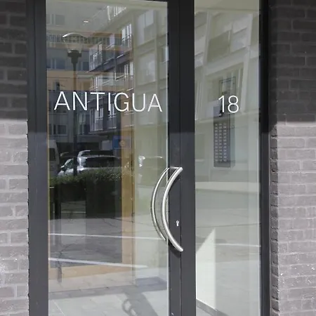 Rene Mouchotteplein *